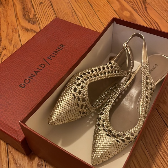 Gold Donald Pliner heels with slingback - Picture 2 of 6